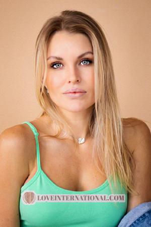 203773 - Alena Age: 36 - Russia