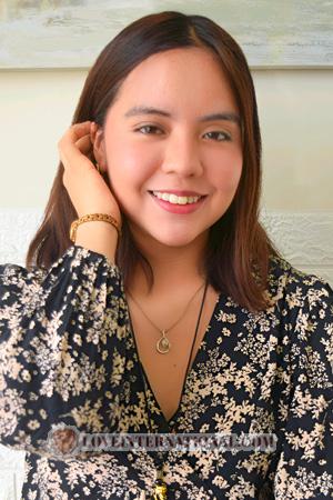 223038 - Alanis Age: 23 - Peru